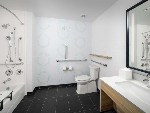 Tru By Hilton San Antonio Lackland Sea World : photo 3 de la chambre queen room with two queen beds - mobility and hearing access