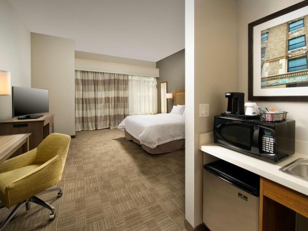 Hampton Inn & Suites San Antonio Northwest/Medical Center : photo 1 de la chambre studio lit king-size - accessible aux personnes à mobilité réduite et adapté aux personnes malentendantes - non-fumeurs