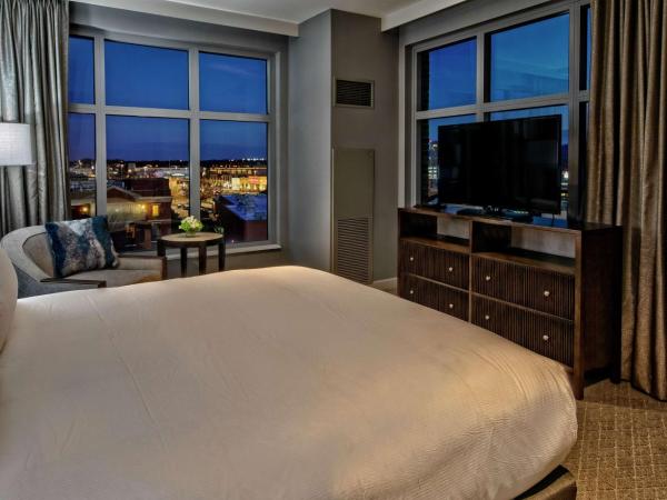 Hilton Nashville Green Hills : photo 2 de la chambre chambre d'angle lit king-size