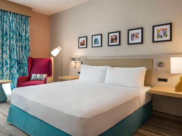 Hilton Garden Inn Nashville West End Avenue : photo 3 de la chambre chambre lit king-size avec baignoire - accessible aux personnes à mobilité réduite