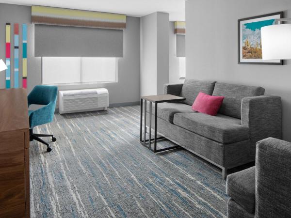 Hampton Inn Phoenix - Biltmore : photo 1 de la chambre suite lit king-size exécutive