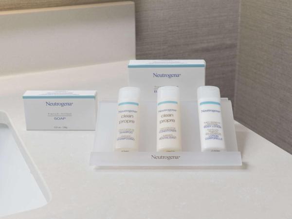 Homewood Suites By Hilton Ottawa Downtown : photo 6 de la chambre suite studio lit king-size avec canapé-lit – non-fumeurs