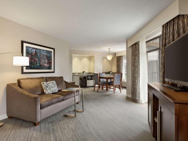 Hampton Inn & Suites Nashville-Downtown : photo 1 de la chambre suite lit king-size