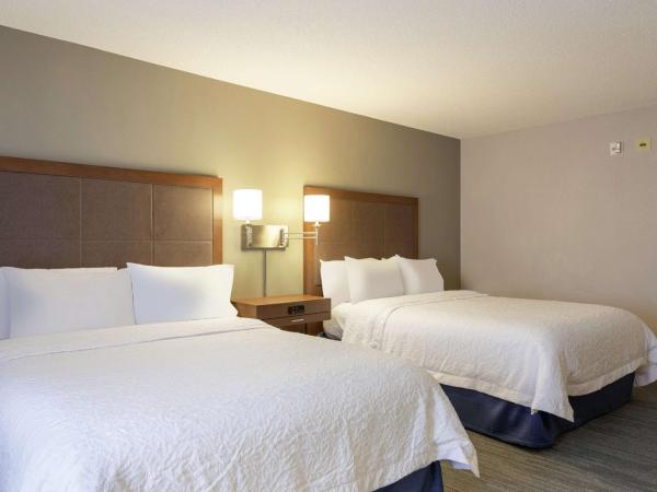 Hampton Inn & Suites Nashville-Downtown : photo 1 de la chambre chambre avec 2 lits queen-size - adaptée aux personnes à mobilité réduite/malentendantes - non-fumeurs
