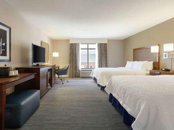 Hampton Inn & Suites Nashville-Downtown : photo 1 de la chambre king room with two king beds - mobility/hearing accessible