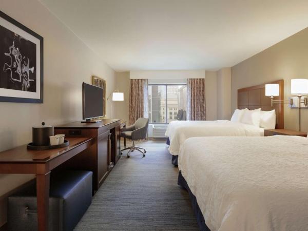 Hampton Inn & Suites Nashville-Downtown : photo 3 de la chambre king room with two king beds - mobility/hearing accessible