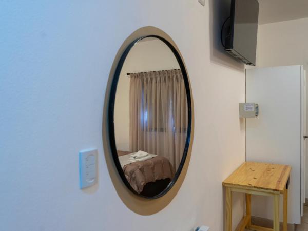 Hotel del Tren : photo 1 de la chambre chambre triple avec salle de bains privative