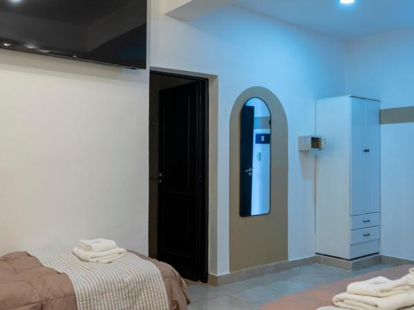 Hotel del Tren : photo 3 de la chambre chambre quadruple avec salle de bains privative