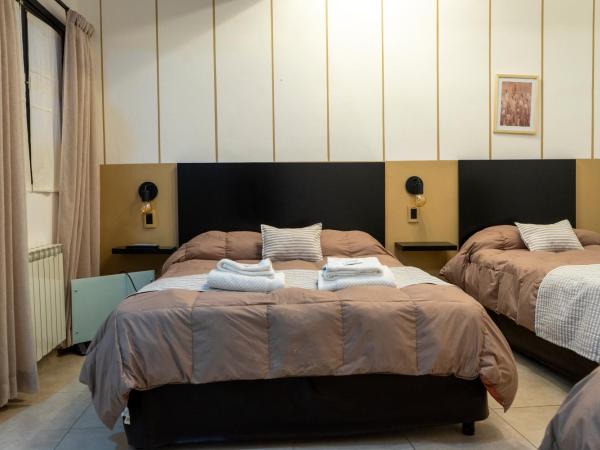 Hotel del Tren : photo 5 de la chambre chambre quadruple avec salle de bains privative