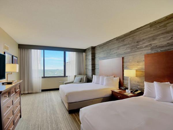 DoubleTree by Hilton Hotel & Suites Houston by the Galleria : photo 1 de la chambre chambre lit queen-size avec baignoire - accessible aux personnes à mobilité réduite/non-fumeurs 