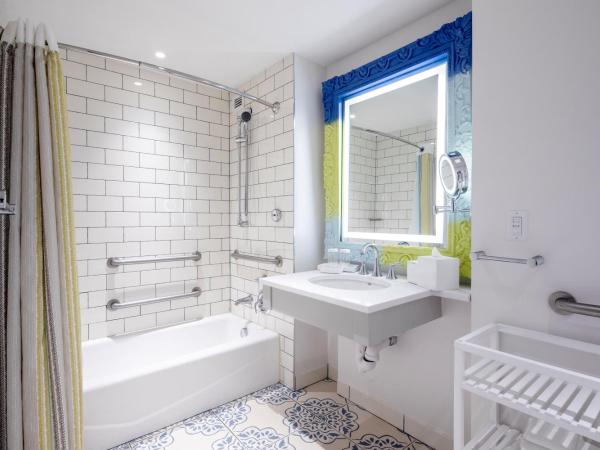 Universal's Loews Sapphire Falls Resort : photo 4 de la chambre chambre standard 2 lits queen-size accessible aux personnes à mobilité réduite (accès anticipé au parc inclus*)