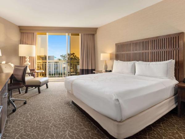 Hilton La Jolla Torrey Pines : photo 1 de la chambre chambre avec lit king-size - vue sur le golf