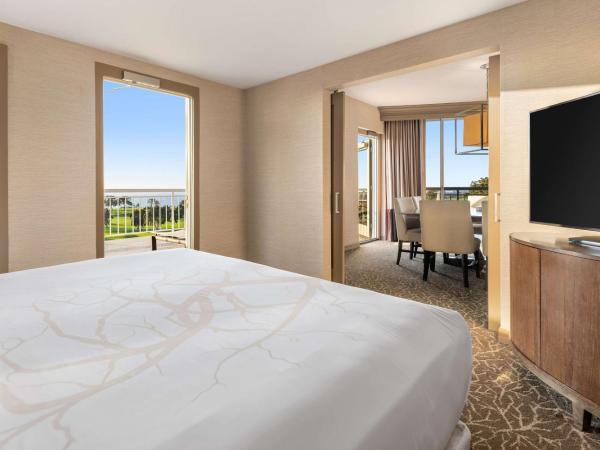 Hilton La Jolla Torrey Pines : photo 3 de la chambre suite lit king-size avec terrasse - vue sur golf