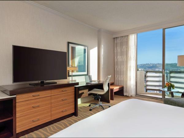 DoubleTree by Hilton San Diego-Mission Valley : photo 3 de la chambre chambre king-size de luxe avec balcon - dernier Étage
