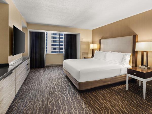 Hilton Salt Lake City Center : photo 1 de la chambre suite junior lit king-size avec coin salon
