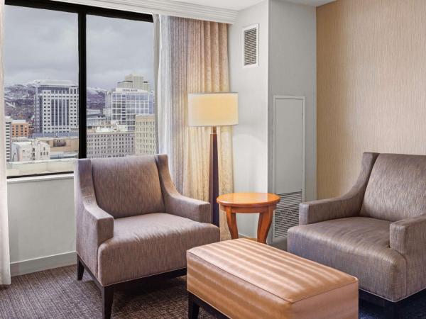 Hilton Salt Lake City Center : photo 3 de la chambre chambre de luxe avec 2 lits queen-size - vue sur ville