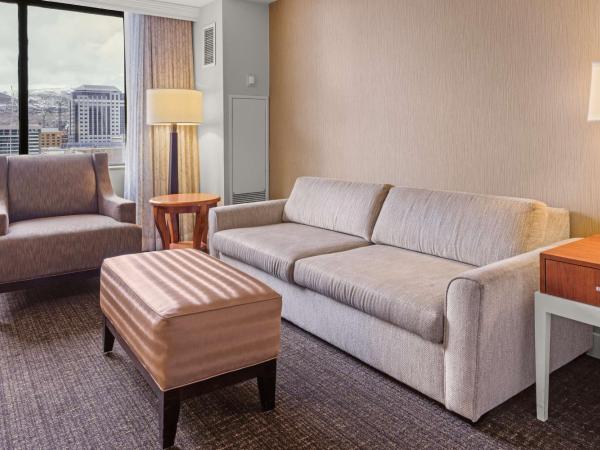 Hilton Salt Lake City Center : photo 1 de la chambre chambre lit king-size deluxe avec canapé-lit