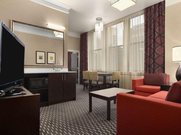 Embassy Suites Saint Louis - Downtown : photo 9 de la chambre suite 1 chambre lit king-size - non-fumeurs