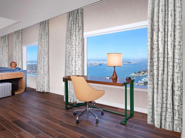 Hilton San Diego Bayfront : photo 2 de la chambre suite lit king-size exécutive