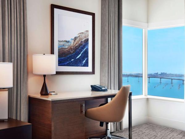 Hilton San Diego Bayfront : photo 3 de la chambre chambre d'angle premium lit king-size 