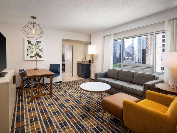 Embassy Suites by Hilton Atlanta Buckhead : photo 3 de la chambre suite d'angle 
