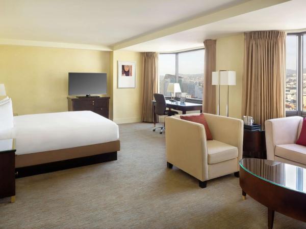 Hilton Parc 55 San Francisco Union Square : photo 1 de la chambre suite junior de luxe lit king-size avec vue
