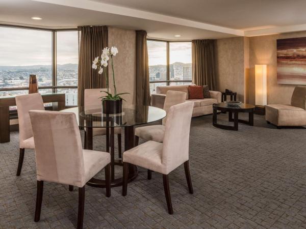 Hilton Parc 55 San Francisco Union Square : photo 1 de la chambre suite lit king-size - vue sur coucher de soleil