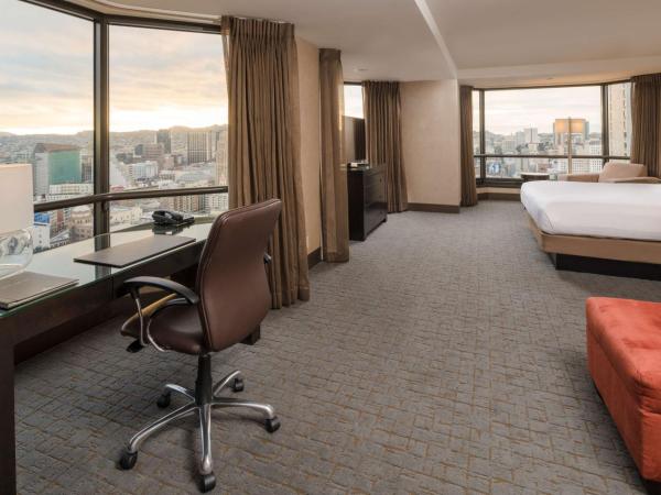 Hilton Parc 55 San Francisco Union Square : photo 2 de la chambre suite lit king-size - vue sur coucher de soleil