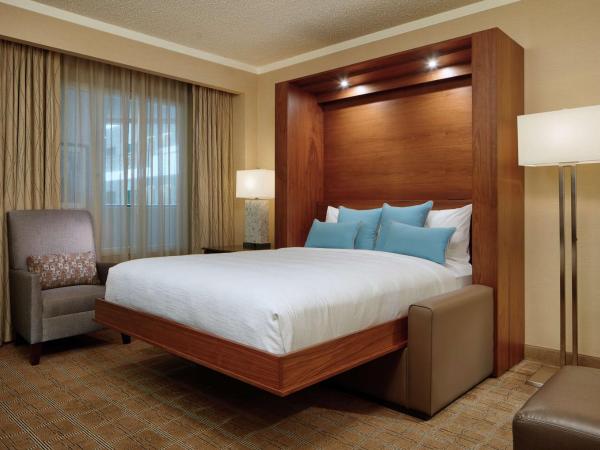 Embassy Suites by Hilton San Diego La Jolla : photo 1 de la chambre suite premium lit king-size