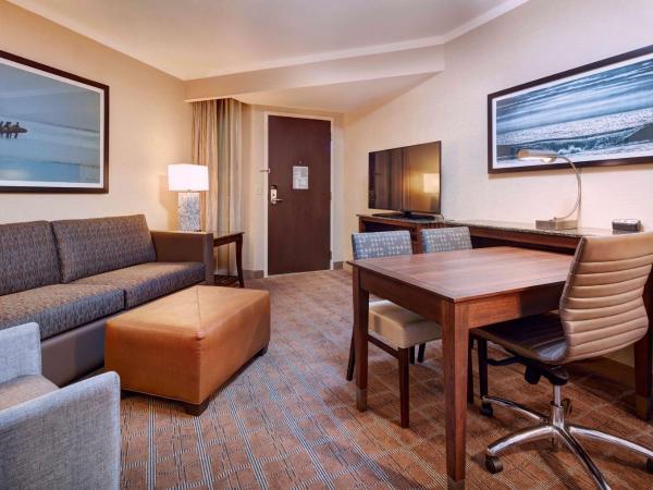 Embassy Suites by Hilton San Diego La Jolla : photo 2 de la chambre suite d'angle premium avec lit king-size