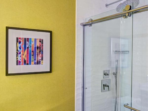 Hilton Motif Seattle : photo 9 de la chambre chambre king avec vue partielle sur l'eau