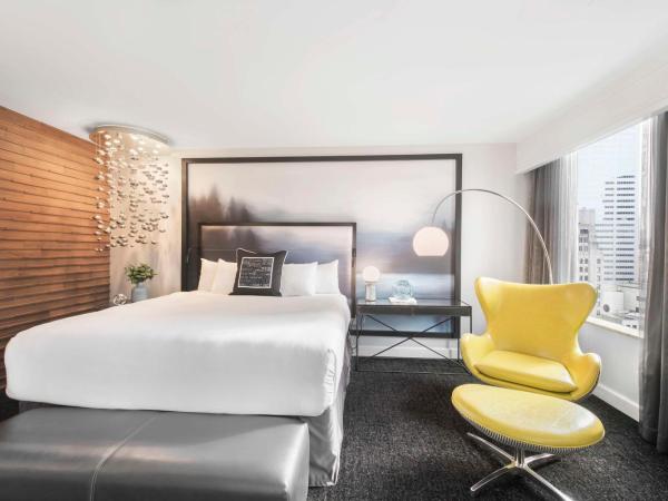 Hilton Motif Seattle : photo 7 de la chambre suite lit king-size avec canapé-lit - vue sur eau