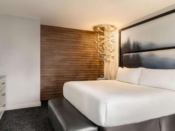 Hilton Motif Seattle : photo 1 de la chambre suite lit king-size avec canapé-lit - vue sur eau