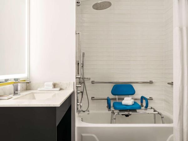 Hilton Motif Seattle : photo 5 de la chambre queen room with two queen beds and tub - mobility and hearing access