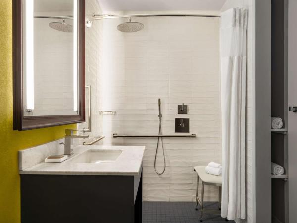 Hilton Motif Seattle : photo 6 de la chambre king room with mobility and hearing access/non-smoking