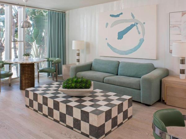 Avalon Hotel Beverly Hills, a Member of Design Hotels : photo 7 de la chambre suite 1 chambre lit king-size