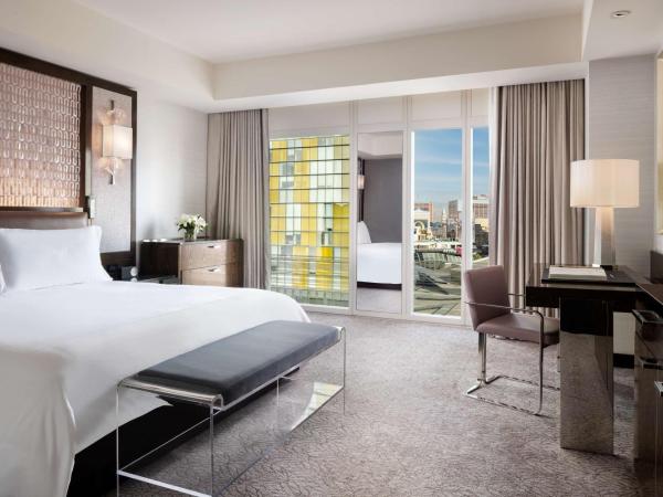 Waldorf Astoria Las Vegas : photo 1 de la chambre king room with view and roll-in shower - mobility and hearing access