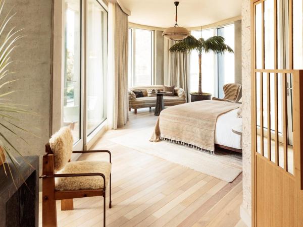 Santa Monica Proper Hotel, a Member of Design Hotels : photo 7 de la chambre suite lit king-size premier