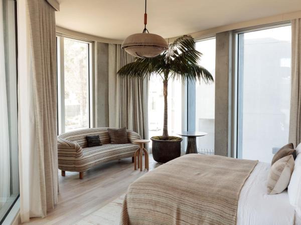Santa Monica Proper Hotel, a Member of Design Hotels : photo 6 de la chambre suite proper avec 1 lit king-size
