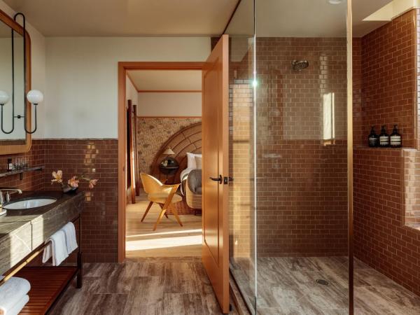 Santa Monica Proper Hotel, a Member of Design Hotels : photo 10 de la chambre grande chambre lit king-size plus spacieuse landmark