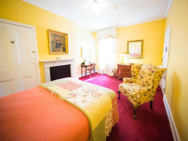 La Reserve Bed and Breakfast : photo 1 de la chambre chambre lit queen-size avec salle de bains commune n° 1