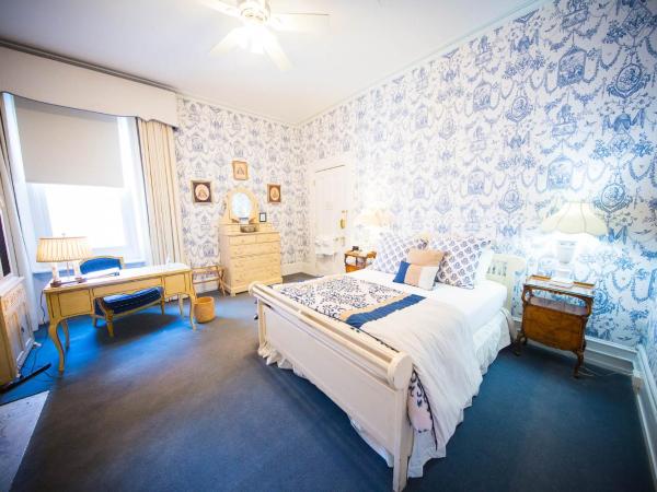 La Reserve Bed and Breakfast : photo 2 de la chambre chambre lit queen-size avec salle de bains commune n° 1