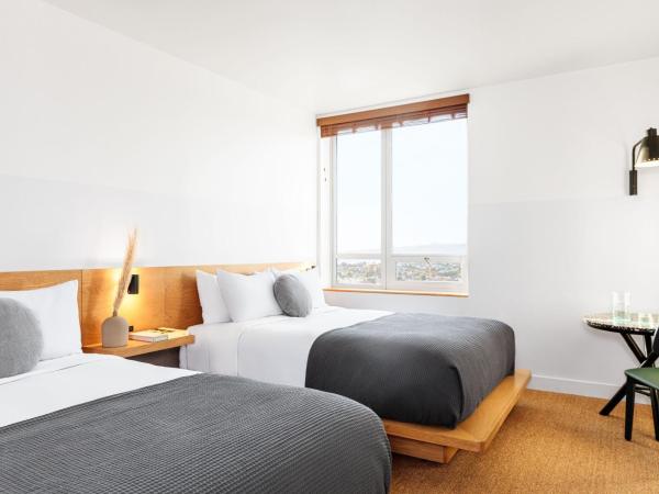 Hotel June West LA, a Member of Design Hotels : photo 10 de la chambre grande chambre double avec 2 lits queen-size - vue côte