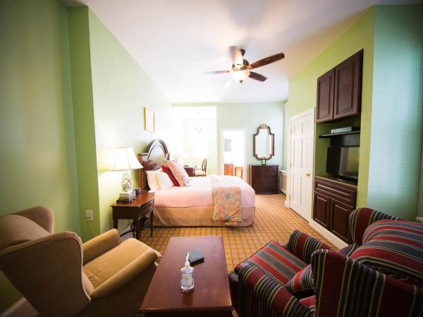 La Reserve Bed and Breakfast : photo 1 de la chambre studio avec lit queen-size – 1
