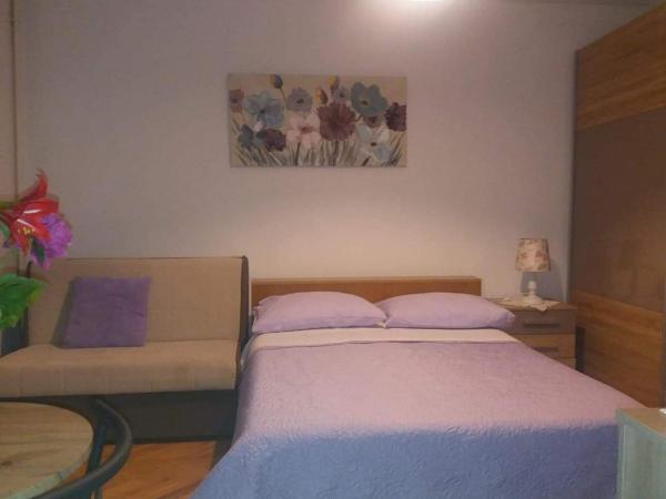 Apartments and rooms by the sea Brodarica, Sibenik - 21536 : photo 1 de la chambre chambre triple