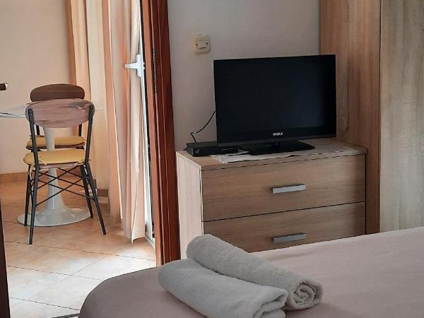 Apartments and rooms by the sea Brodarica, Sibenik - 21536 : photo 2 de la chambre studio avec balcon et vue sur la mer