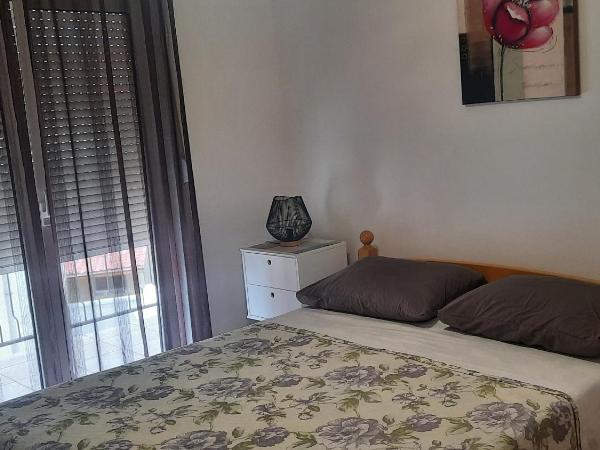 Apartments and rooms by the sea Brodarica, Sibenik - 21536 : photo 3 de la chambre appartement 2 chambres avec terrasse et vue sur la mer