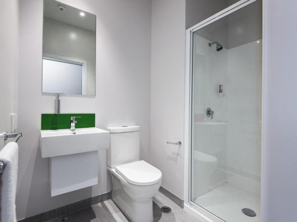 LyLo Christchurch : photo 6 de la chambre chambre simple avec salle de bains privative