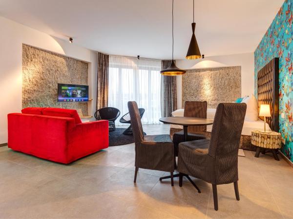 Hotel im Bunker : photo 8 de la chambre studio supérieur avec terrasse et jardin