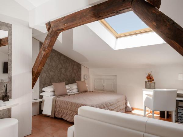 Albergo Rossini 1936 - Small & Charming : photo 1 de la chambre suite junior